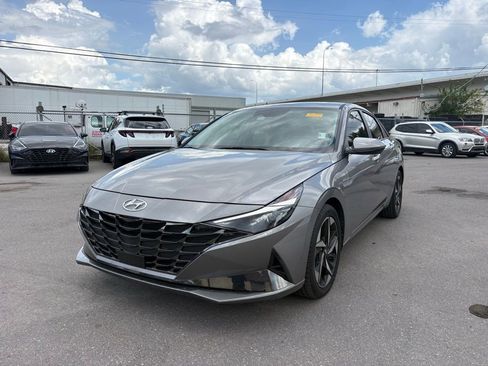 Used 2023 Hyundai Elantra Limited FWD image 7