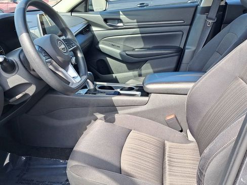 Used 2024 Nissan Altima 2.5 SV image 12
