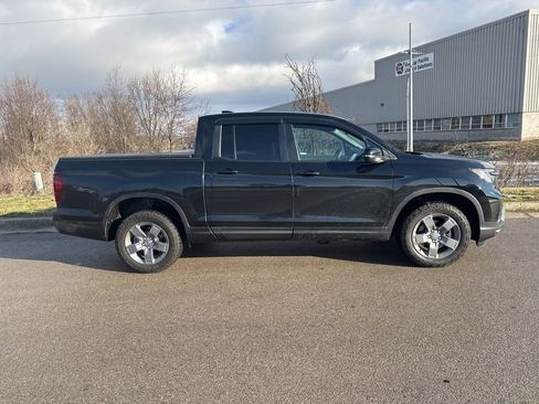 Used 2025 Honda Ridgeline TrailSport image 4
