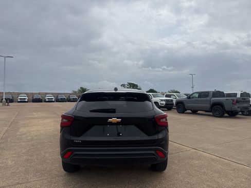 Used 2025 Chevrolet Trax LS image 17