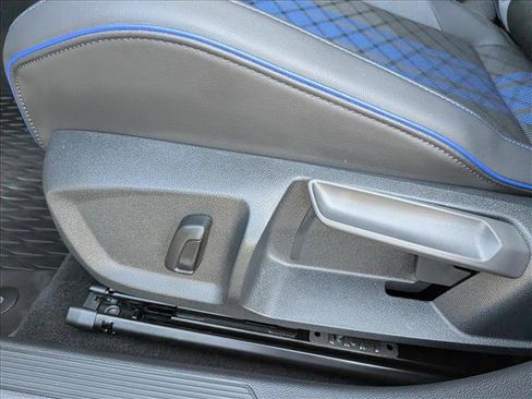 Certified 2025 Volkswagen Golf w/ Euro Style Package AWD/4WD image 25