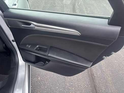 Used 2019 Ford Fusion SE FWD image 27