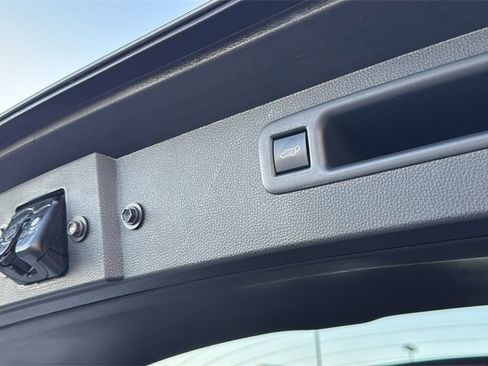 Used 2023 Toyota Highlander XLE image 42