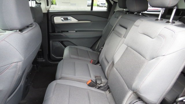 Used 2026 Ford Explorer Active AWD/4WD image 6
