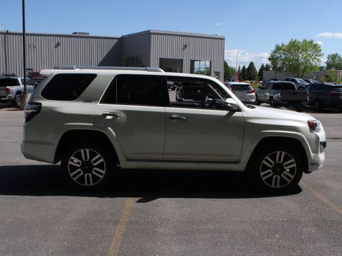 Used 2021 Toyota 4Runner Limited AWD/4WD image 4