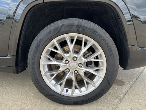 Used 2021 Jeep Grand Cherokee L Summit w/ Luxury Tech Group V image 27