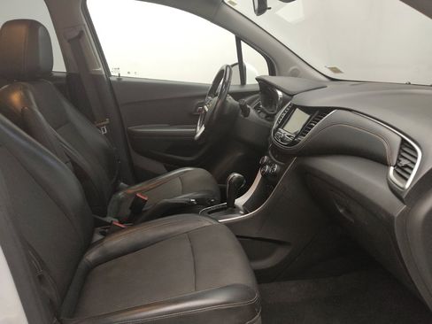 Used 2019 Chevrolet Trax LT w/ LT Convenience Package image 21
