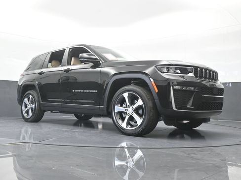 Used 2026 Jeep Grand Cherokee Limited RWD image 61