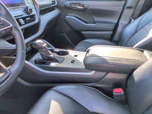 Certified 2024 Toyota Highlander XLE FWD image 22
