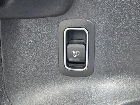 Certified 2025 Mercedes-Benz GLB 250 4MATIC image 37