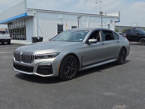 Used 2020 BMW 750i xDrive w/ Executive Package AWD/4WD image 12