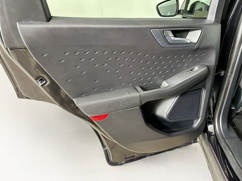 Used 2020 Ford Escape SE image 25