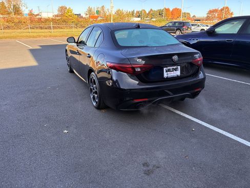 Certified 2022 Alfa Romeo Giulia Veloce image 9