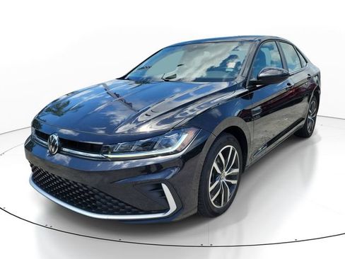 Used 2025 Volkswagen Jetta SE FWD image 4