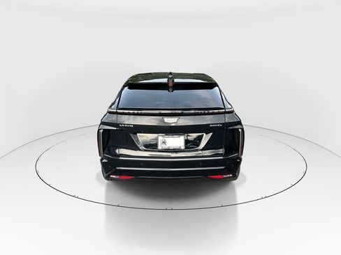 Used 2023 Cadillac Lyriq AWD image 7