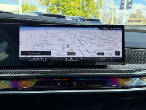 Used 2025 BMW 760i xDrive w/ Premium Package image 30