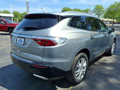 Used 2024 Buick Enclave Premium AWD/4WD image 7