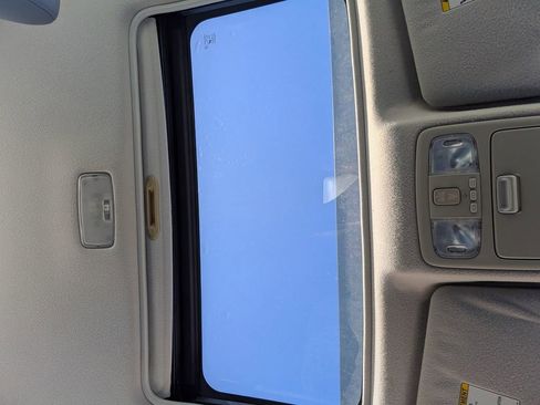 Used 2005 Toyota Camry SE image 23