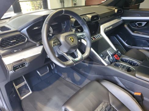 Used 2021 Lamborghini Urus image 18