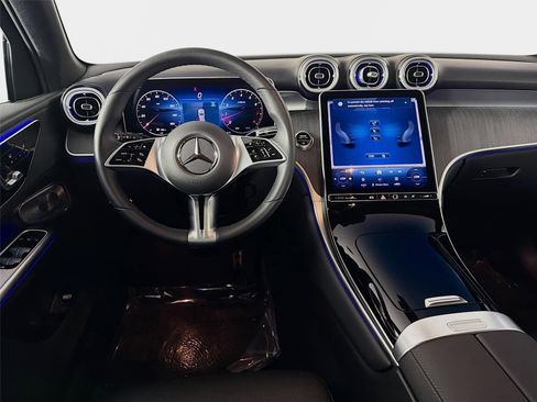 Used 2025 Mercedes-Benz GLC 300 image 26