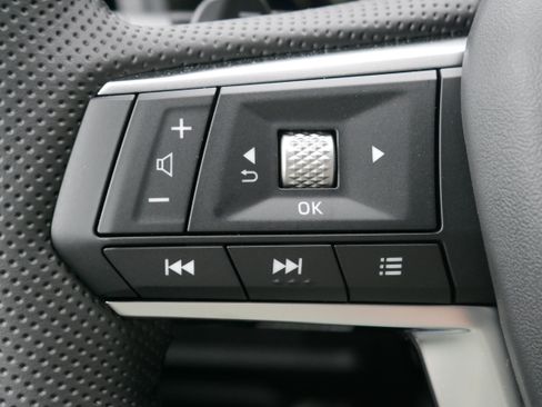 Used 2025 Mitsubishi Outlander AWD image 24