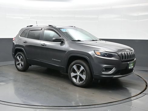Used 2019 Jeep Cherokee Limited w/ Trailer Tow Group AWD/4WD image 11