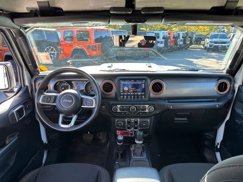 Used 2023 Jeep Gladiator Mojave w/ Cold Weather Group image 32