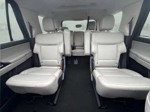 Used 2025 Ford Expedition Active RWD image 7