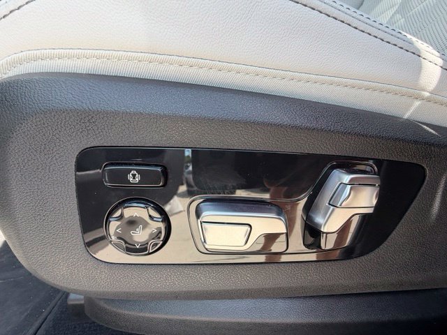 Used 2026 BMW X7 xDrive40i AWD/4WD image 17