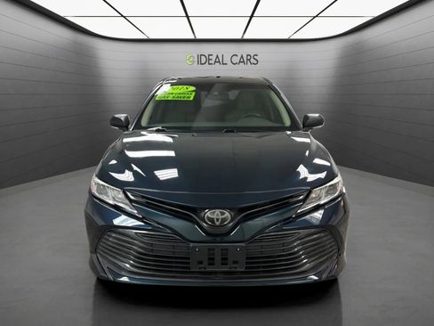 Used 2018 Toyota Camry LE w/ Convenience Package FWD image 2