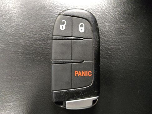 Used 2019 Dodge Journey SE image 32