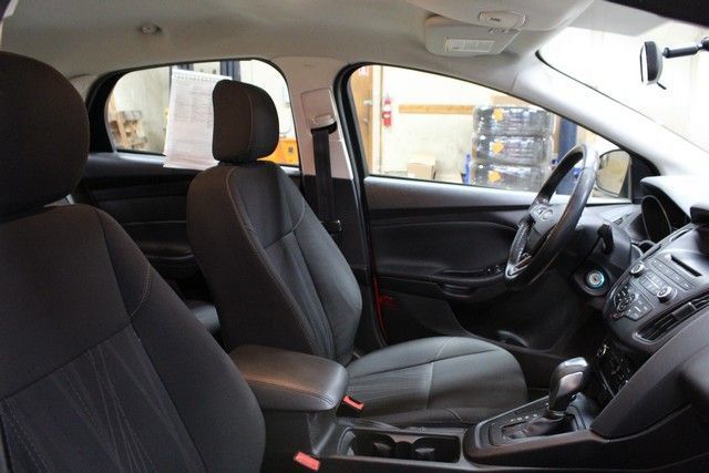Used 2016 Ford Focus SE w/ SE Winter Package FWD image 10