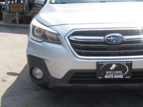 Used 2019 Subaru Outback 2.5i Limited AWD/4WD image 3