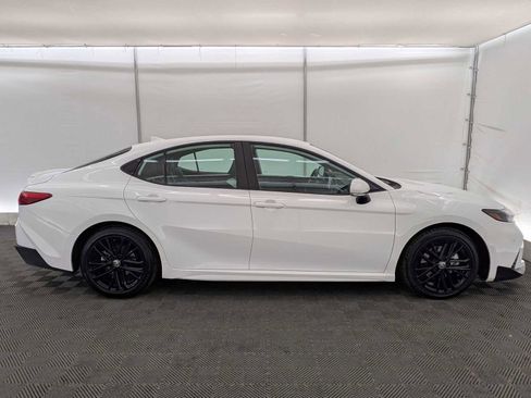 Used 2025 Toyota Camry SE image 7