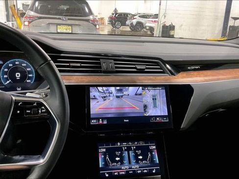 Used 2023 Audi e-tron Premium w/ Convenience Plus Package AWD/4WD image 6