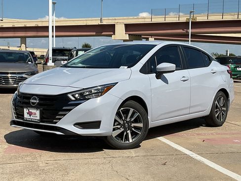 New 2025 Nissan Versa SV w/ Trunk Package image 2