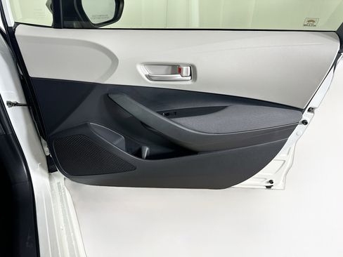 Used 2020 Toyota Corolla LE FWD image 30