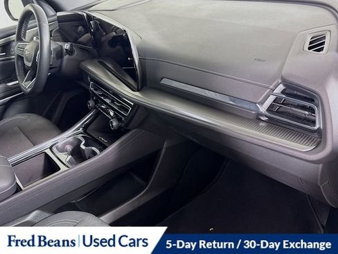 Used 2025 Chevrolet Traverse LT FWD image 30
