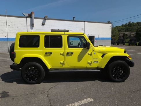 Used 2024 Jeep Wrangler Unlimited Sahara w/ Technology Group AWD/4WD image 4