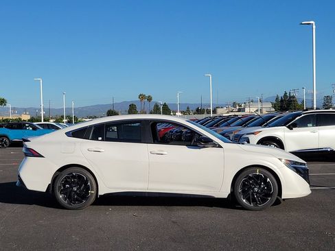 New 2026 Nissan Sentra SR w/ SR Premium Package FWD image 20
