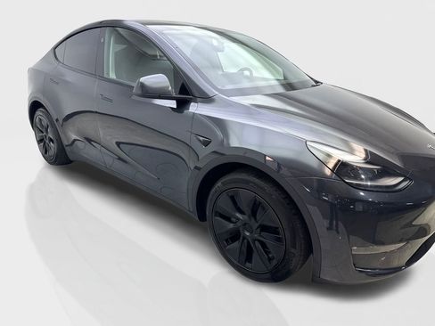 Used 2025 Tesla Model Y Long Range AWD/4WD image 12