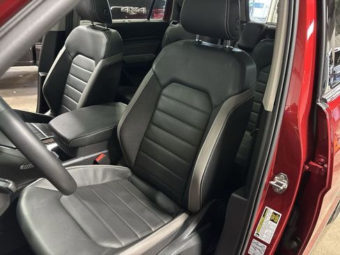 Used 2021 Volkswagen Atlas SEL Premium image 13