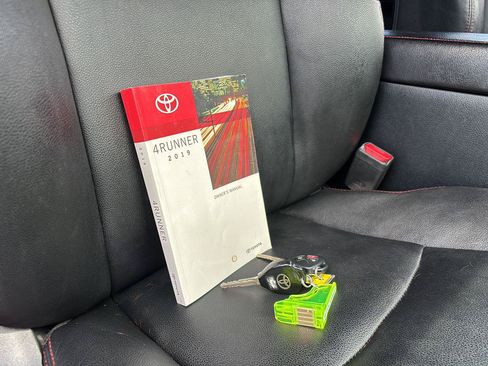 Used 2019 Toyota 4Runner TRD Off-Road Premium AWD/4WD image 17