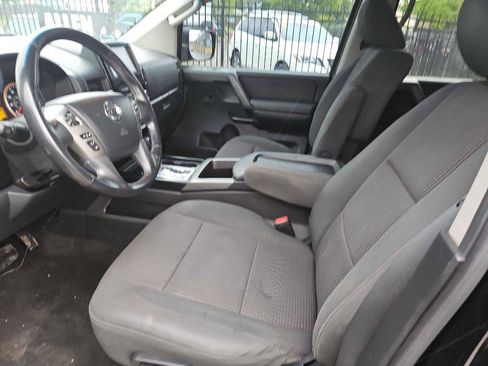 Used 2013 Nissan Titan SV w/ SV Value Truck Pkg AWD/4WD image 12