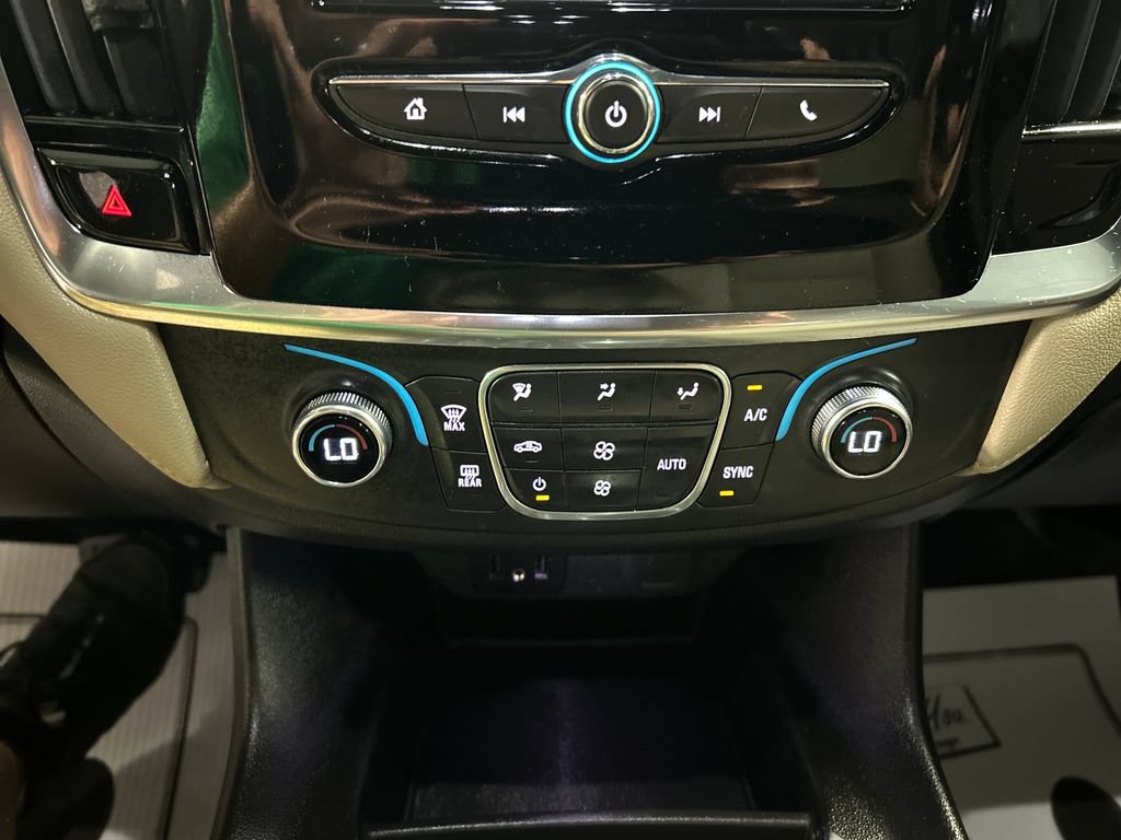 Used 2023 Chevrolet Traverse LS FWD image 18