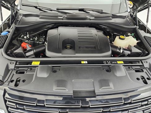 Used 2025 Land Rover Range Rover SE AWD/4WD image 17