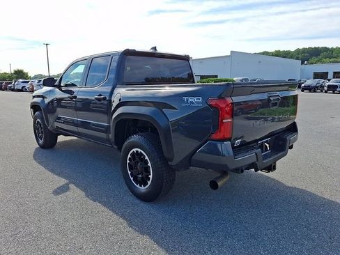 Certified 2024 Toyota Tacoma TRD Off-Road AWD/4WD image 4