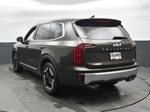 Used 2024 Kia Telluride S image 10