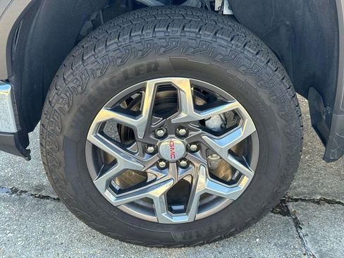 Used 2022 GMC Sierra 1500 SLT image 4