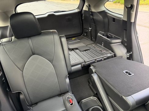 Used 2021 Toyota Highlander Platinum AWD/4WD image 18